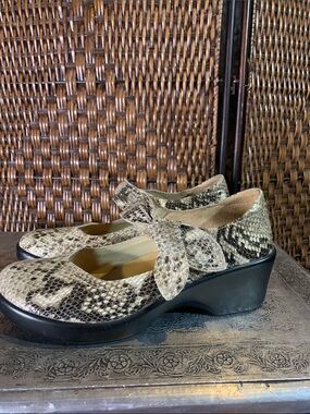 Alegria Leather Snakeskin Print Mary Jane’s Size 39
